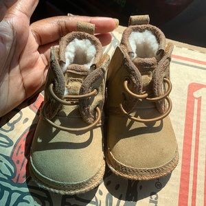 Newborn ugg boots tan size 0/1